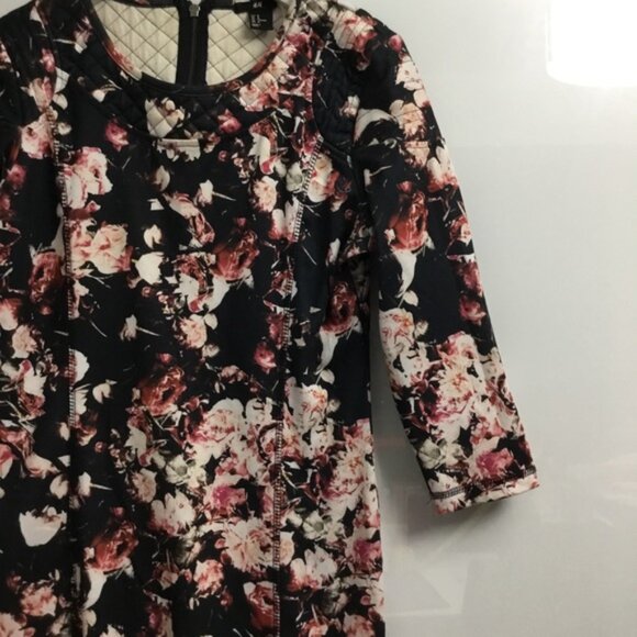 M Flowery Mini Dress - Picture 6 of 15
